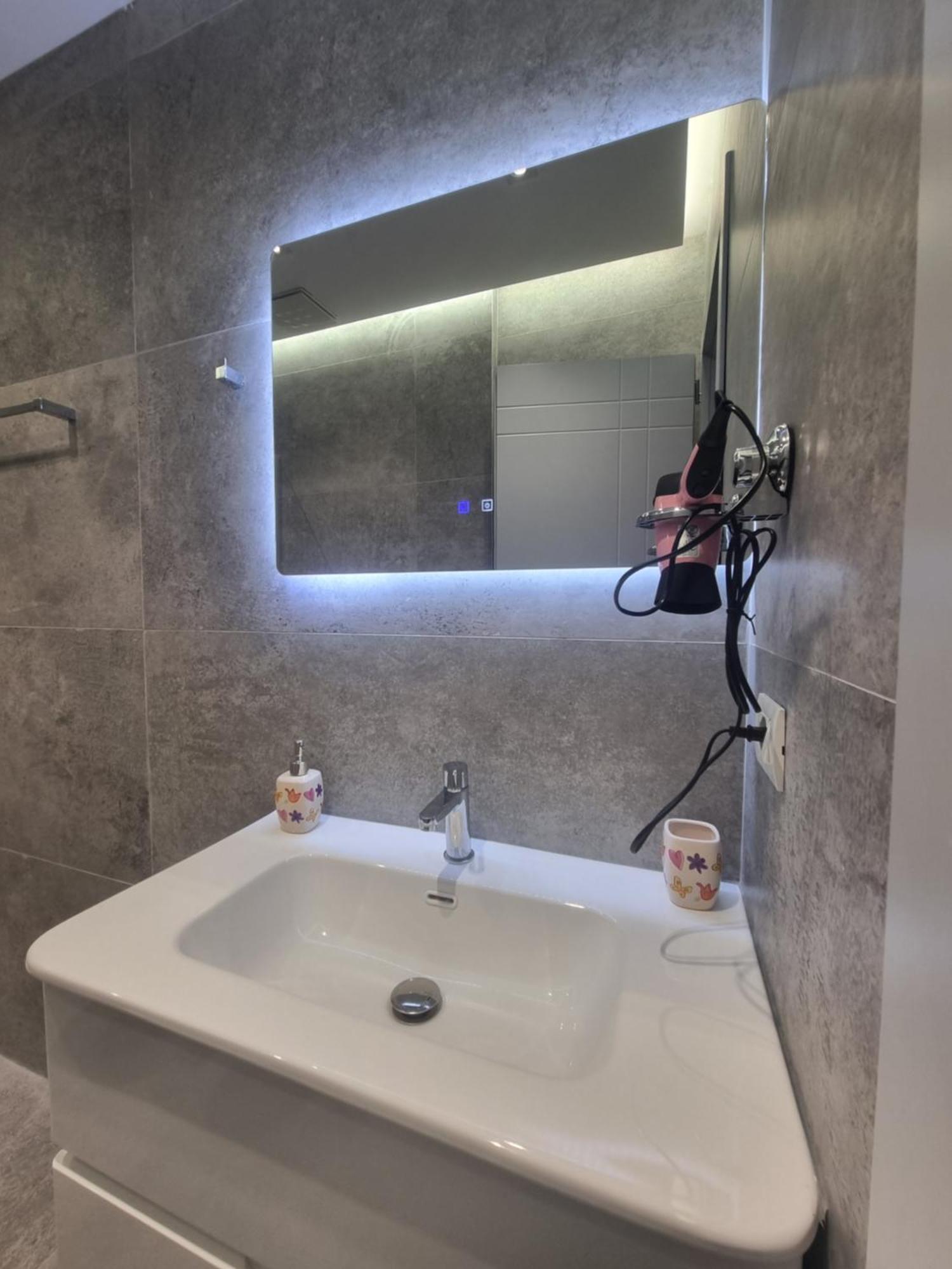 Centrepoint Stylish Apartment Tirana Exterior photo